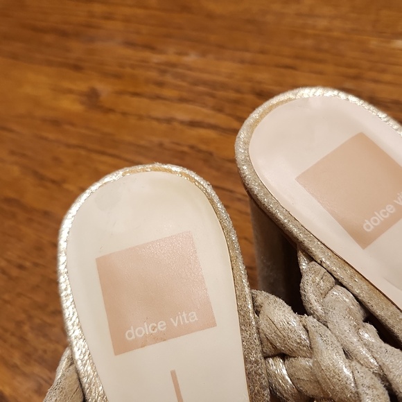 Doce Vita Braided Gold Mettalic Sandal Size 6 - Picture 3 of 4